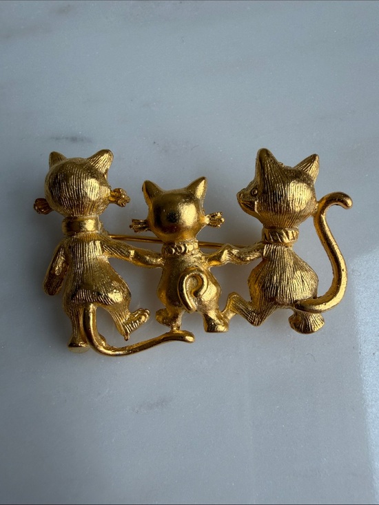 Vintage Jewelry - Vintage Gold Cat Trio Brooch- Whimsical